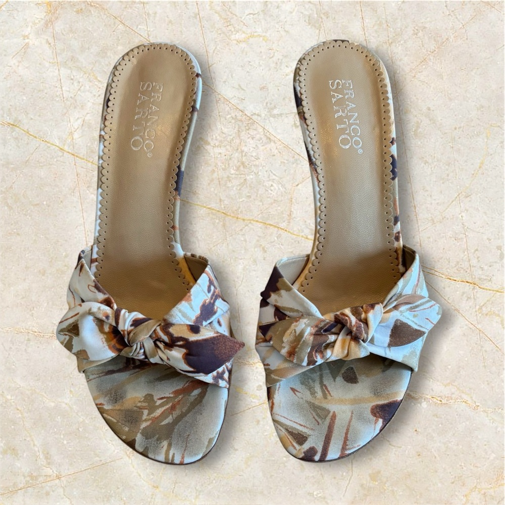 EUC Franco Sarto Women's Floral Slide Sandals - Brown